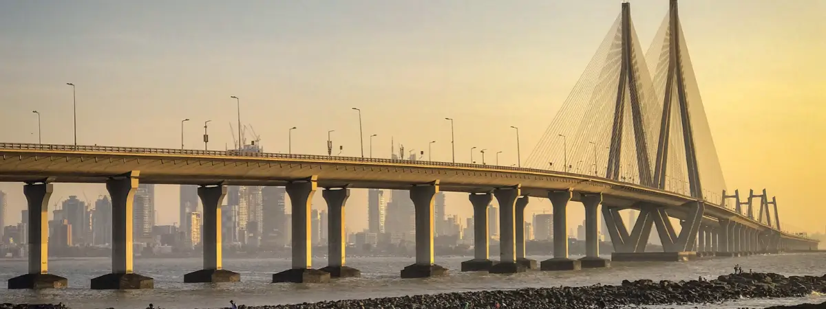 Luxury India Tour with Private Yacht and Beach Resorts