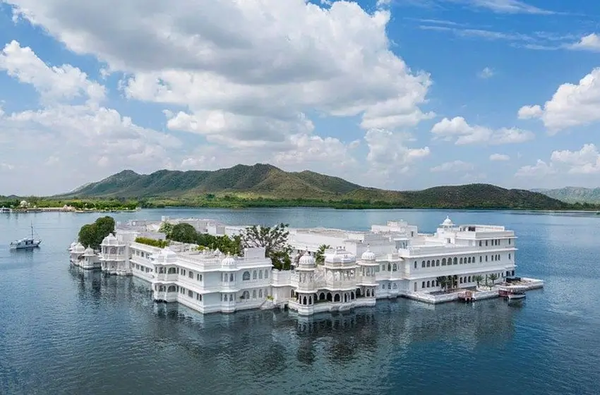 8 Days Golden Triangle Tour with Udaipur – Royal Heritage & Lakes of Rajasthan