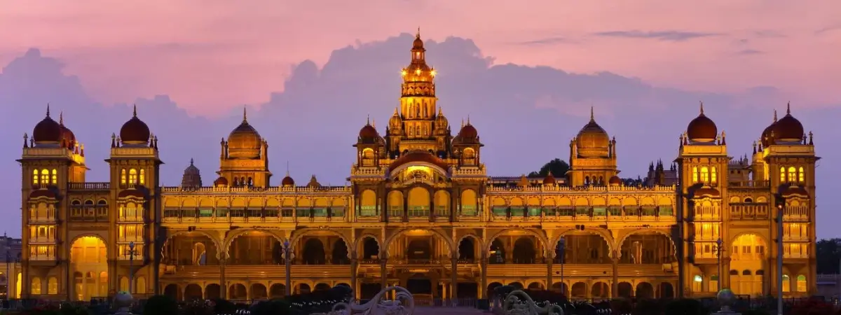 Luxury South India Tour with Palace Hotels and Backwaters